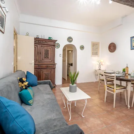Lägenhet Rue De La Pompe By Interhome *
